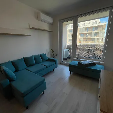 Modern And Quiet With Air Conditioning And Private Parking Апартаменты