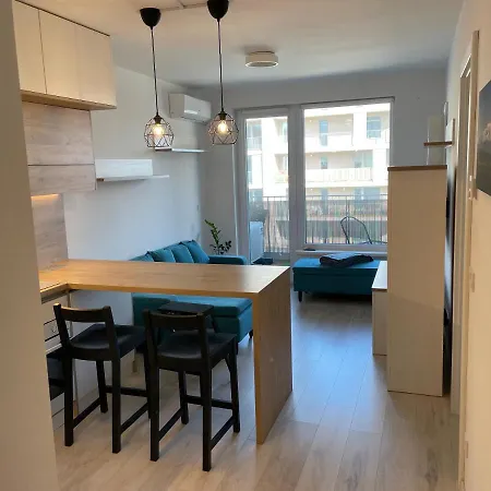 Modern And Quiet With Air Conditioning And Private Parking *