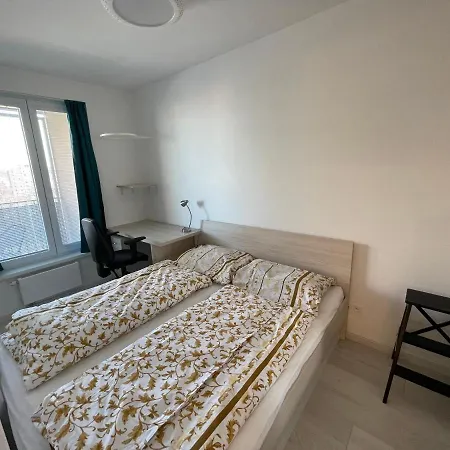 Modern And Quiet With Air Conditioning And Private Parking Apartman