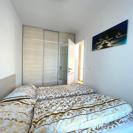 Designer Near Old Town With Ac, Private Parking, Loggia *