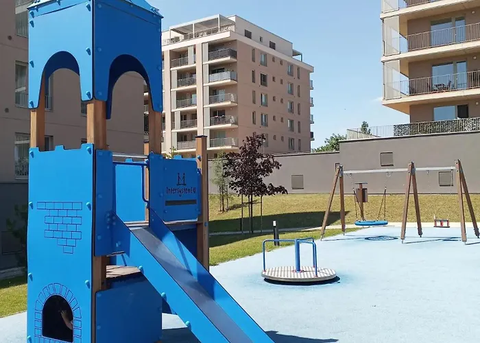 Designer Apt Near Old Town With Ac, Private Parking, Loggia *